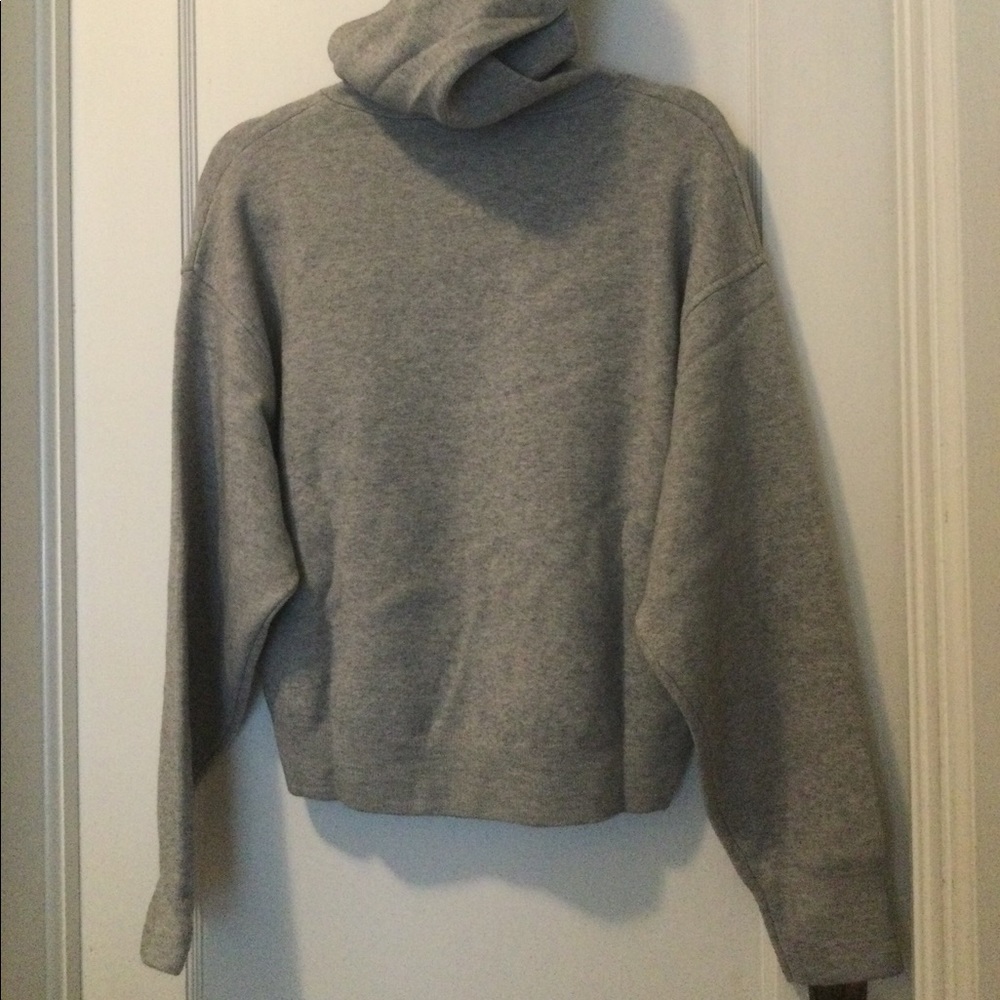 Onzie Cropped Hoodie - Grey Size: M/L - Picture 10 of 15